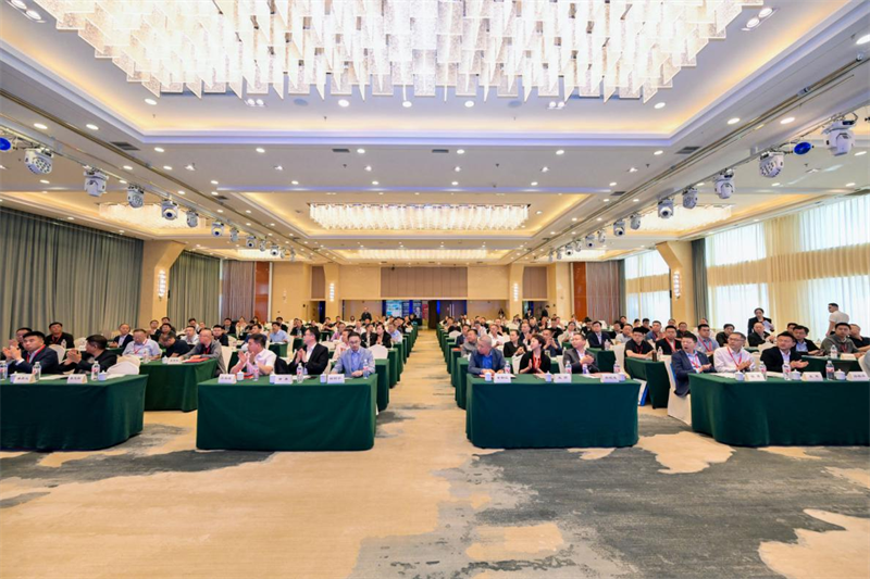 QGM در کنفرانس ملی نوآوری و توسعه صنعت بتن در سال 2025 در کنفرانس تبادل فناوری بازیافت منابع زباله برای کشف مسیر تحول سبز صنعت شرکت کرد